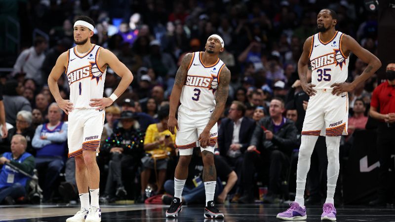 Известный эксперт НБА сообщает, что Кевин Дюрант чувствовал себя неуютно в атаке «Финикс Санз» вместе с Девином Букером и Брэдли Билом.