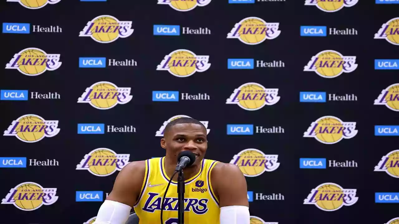 «Нет ничего лучше, чем играть в Staples Center» - Рассел Уэстбрук хвалит энергичность болельщиков из Лос-Анджелеса.