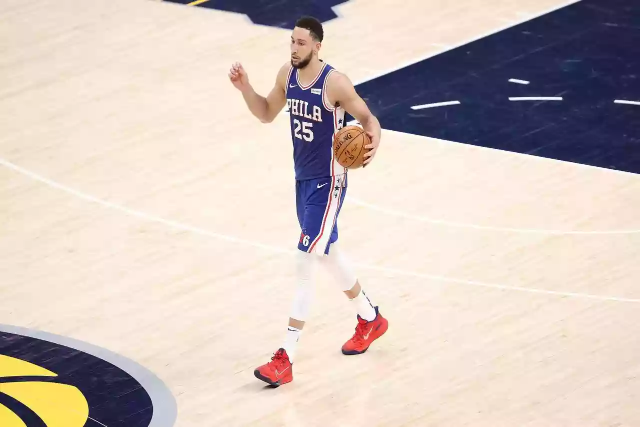 Atlanta Hawks неожиданно появляются в торгах Бена Симмонса. Может быть они готовы избавиться от Джона Коллинза
