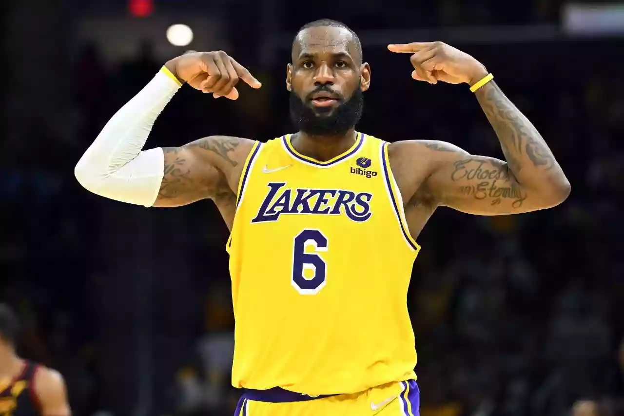 Сыграет ли Леброн Джеймс сегодня вечером против Филадельфии 76ers?