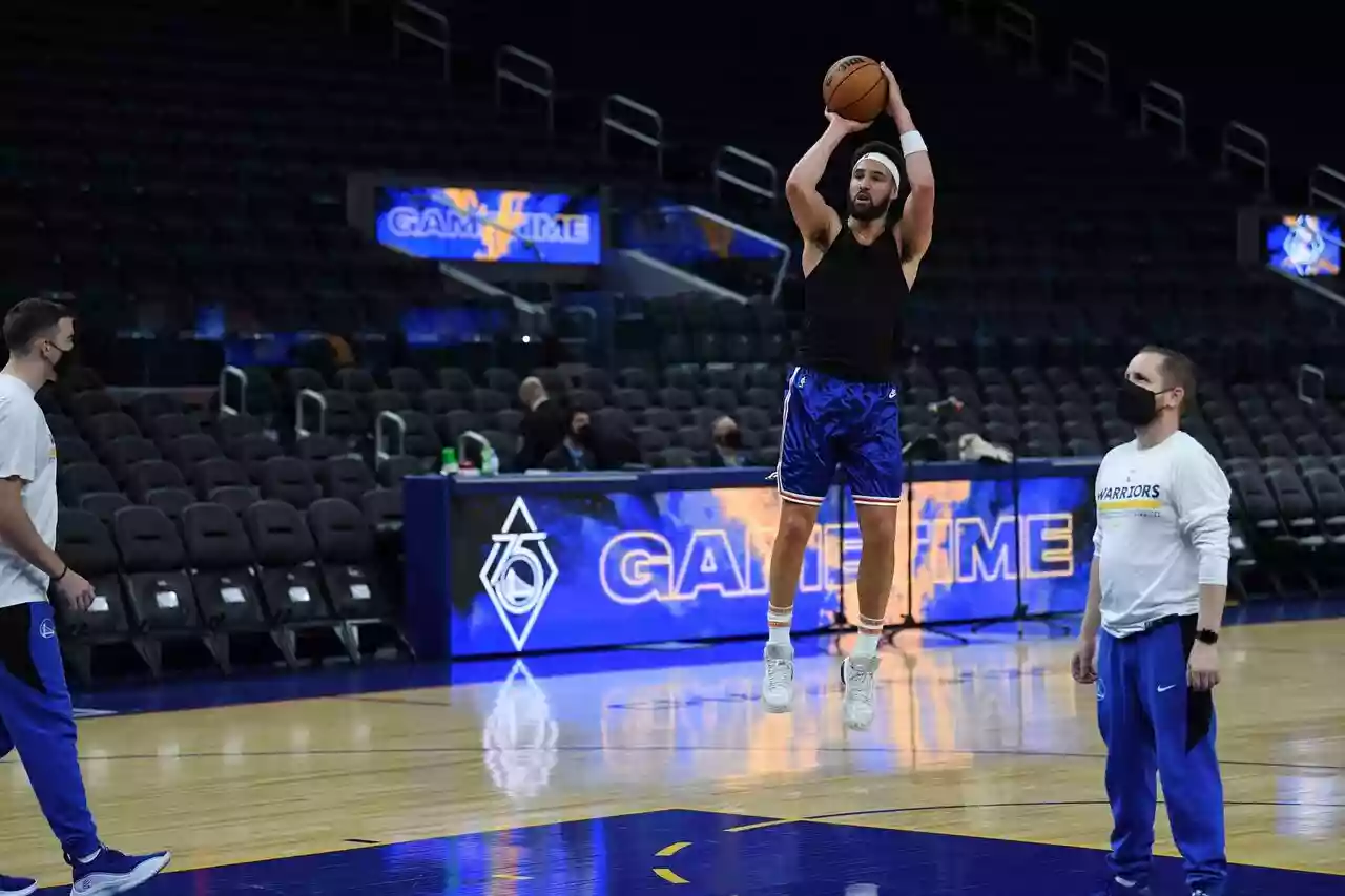 Новости о травмах Клэя Томпсона: звезда Golden State Warriors вернется перед Рождественскую неделю