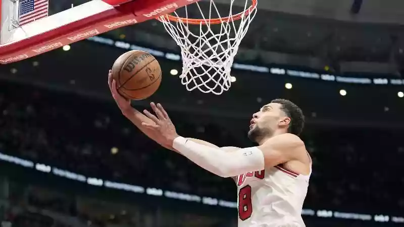 Инсайдер исключает переход Зака Лавина в «76ers», называя «Лейкерс» и «Майами» в качестве реальных претендентов.