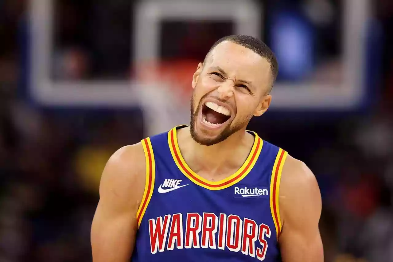 Стеф Карри - властелин трехочковых. Суперзвезда Golden State Warriors побил рекорд Рэя Аллена.